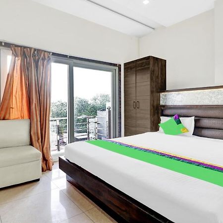 Itsy Hotels Anjali Mahal 500, Mtrs From Mathura Railway Station Buitenkant foto