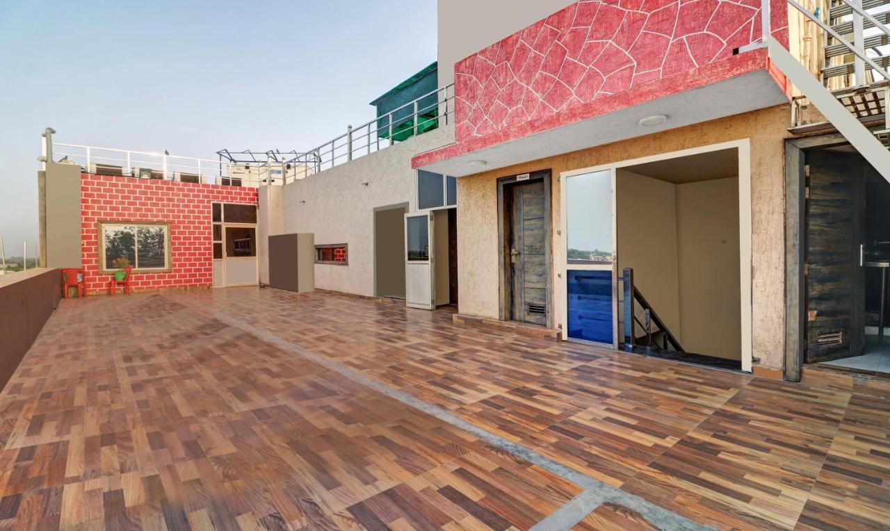 Itsy Hotels Anjali Mahal 500, Mtrs From Mathura Railway Station Buitenkant foto