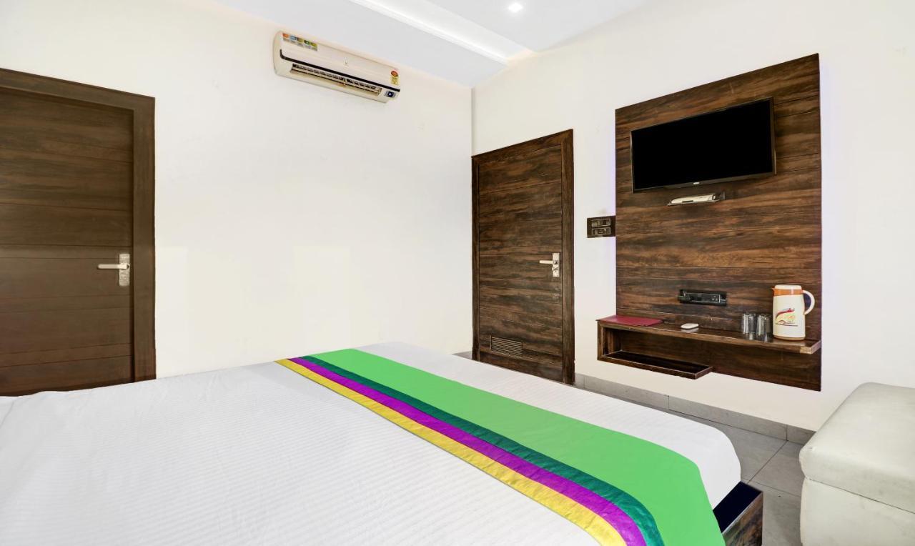 Itsy Hotels Anjali Mahal 500, Mtrs From Mathura Railway Station Buitenkant foto