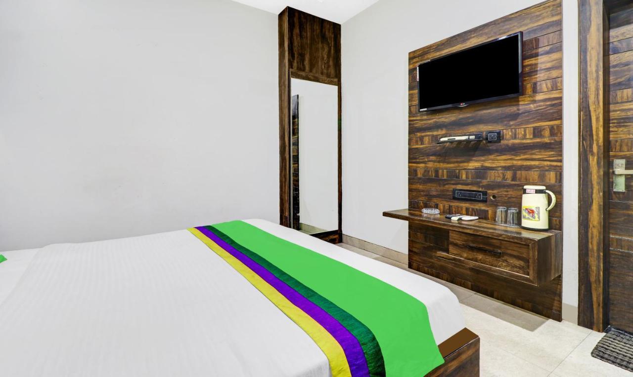 Itsy Hotels Anjali Mahal 500, Mtrs From Mathura Railway Station Buitenkant foto