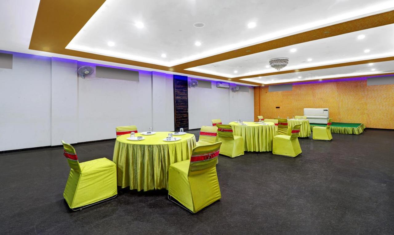 Itsy Hotels Anjali Mahal 500, Mtrs From Mathura Railway Station Buitenkant foto