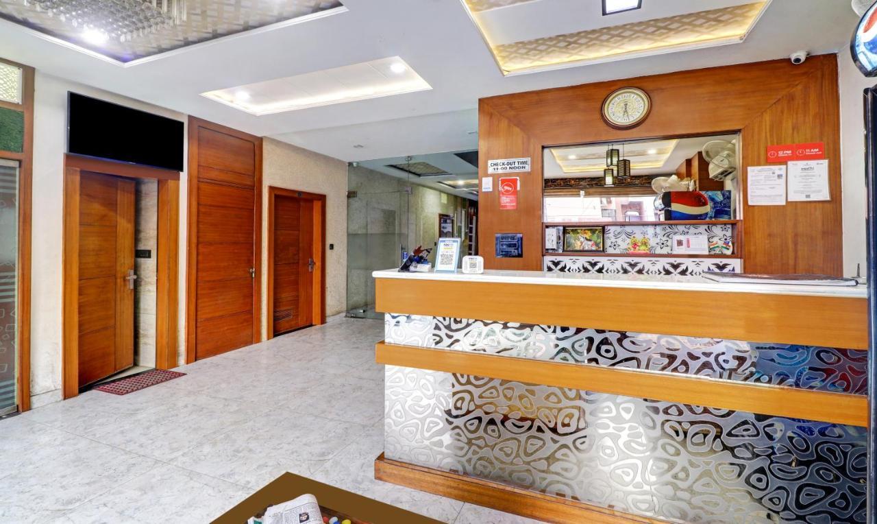 Itsy Hotels Anjali Mahal 500, Mtrs From Mathura Railway Station Buitenkant foto