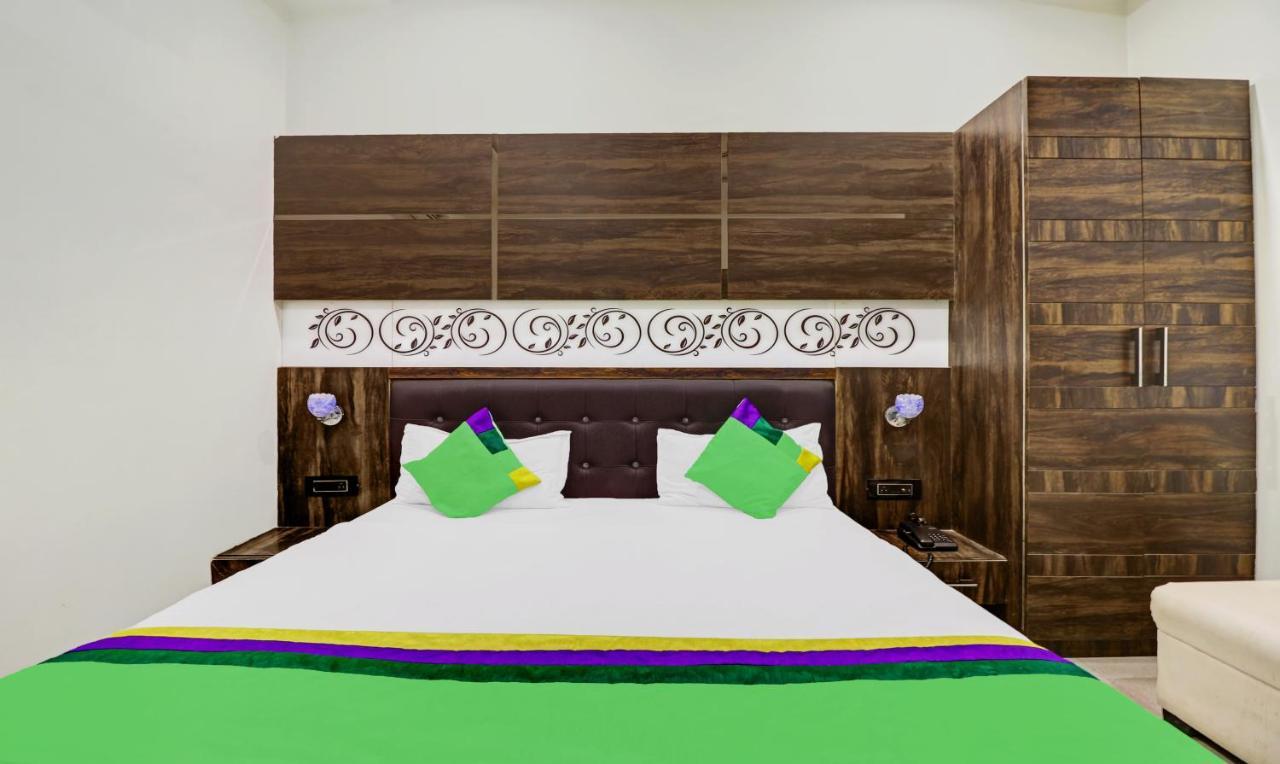 Itsy Hotels Anjali Mahal 500, Mtrs From Mathura Railway Station Buitenkant foto