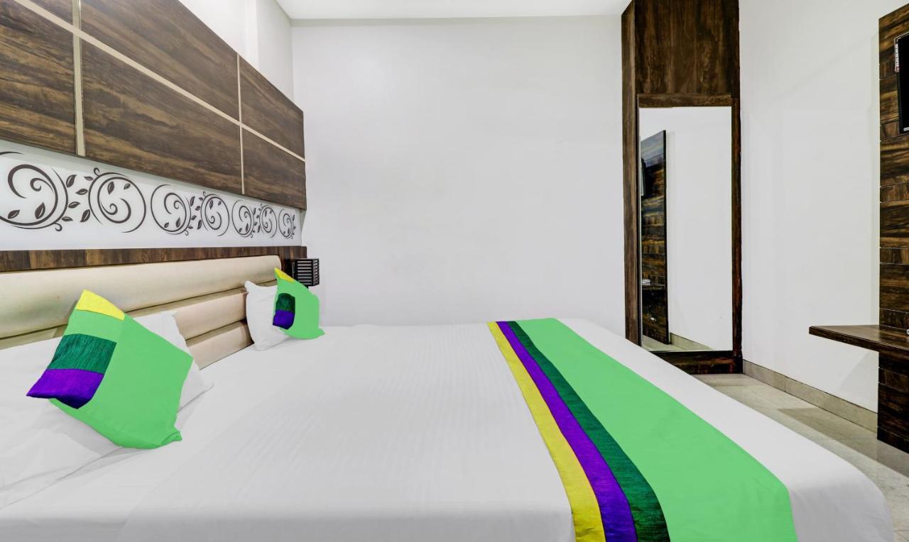 Itsy Hotels Anjali Mahal 500, Mtrs From Mathura Railway Station Buitenkant foto
