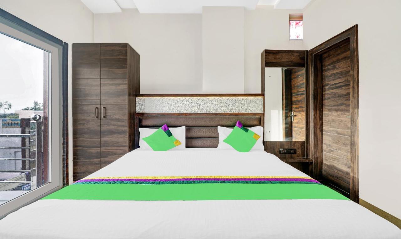 Itsy Hotels Anjali Mahal 500, Mtrs From Mathura Railway Station Buitenkant foto