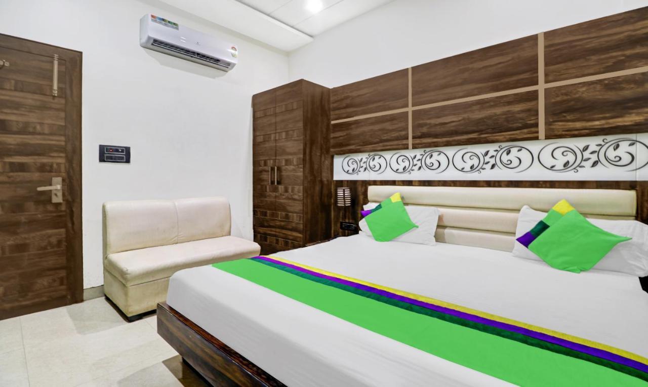 Itsy Hotels Anjali Mahal 500, Mtrs From Mathura Railway Station Buitenkant foto