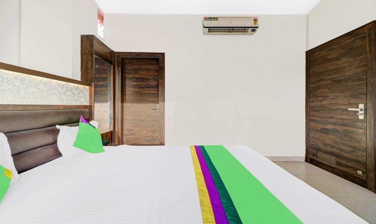 Itsy Hotels Anjali Mahal 500, Mtrs From Mathura Railway Station Buitenkant foto